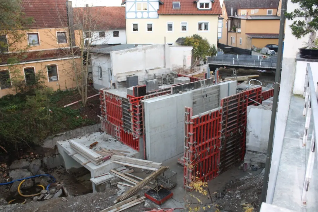 Rohbau des neuen Maschinenhauses mit Schalung