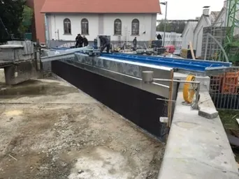 Neuer Rechen am Fabrikkanal